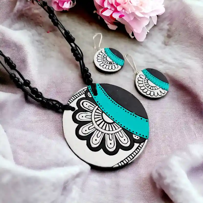 Black and White Floral Teracotta Pendant Set