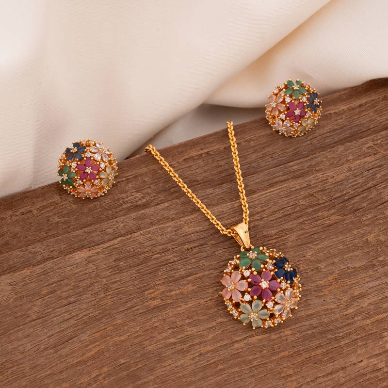 Gold Flowers Pendant and Earrings Set